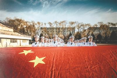 制作人发《狼殿下》幕后照，肖战王大陆拥抱，疾冲渤王组新CP