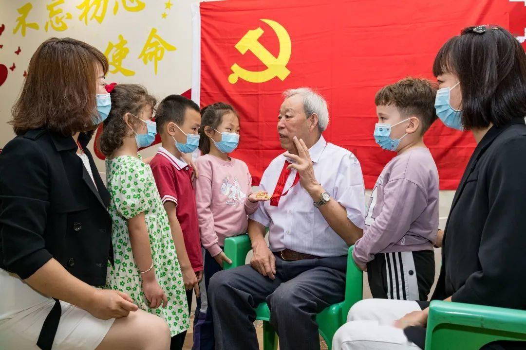 谷智鑫:34岁拍戏坠马瘫痪,痴情女友照顾他8年,未办婚礼成遗憾