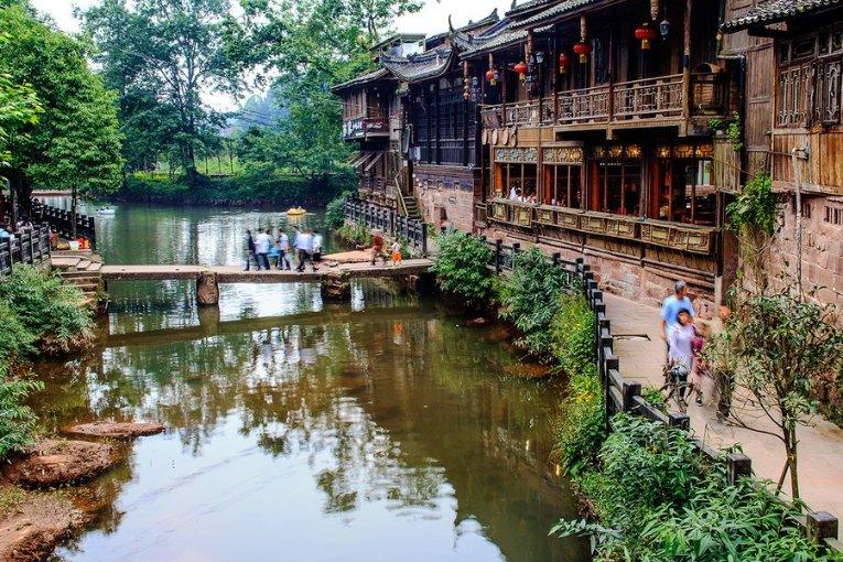 邢台口腔主任详解：年龄大了还能做种植牙吗？