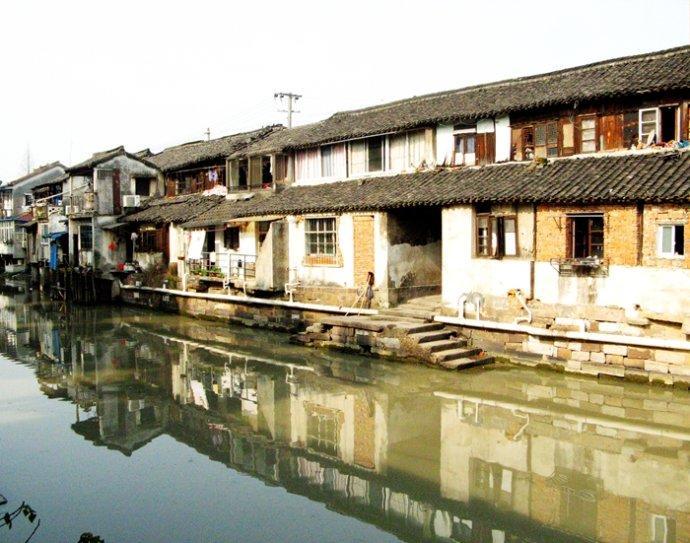 逃离潮湿的房屋